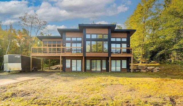 Huge modern chalet with spa and lake access