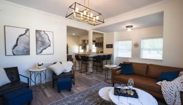 Huge Main Bedroom with En-suite Close proximity to Rose Hulman