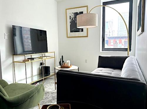 Huge Modern 2 bedroom in Little Italy