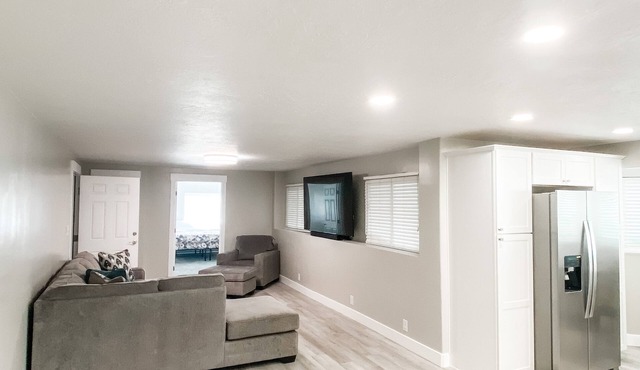 Huge Modern 3BR Private Basement Near Lagoon & SLC