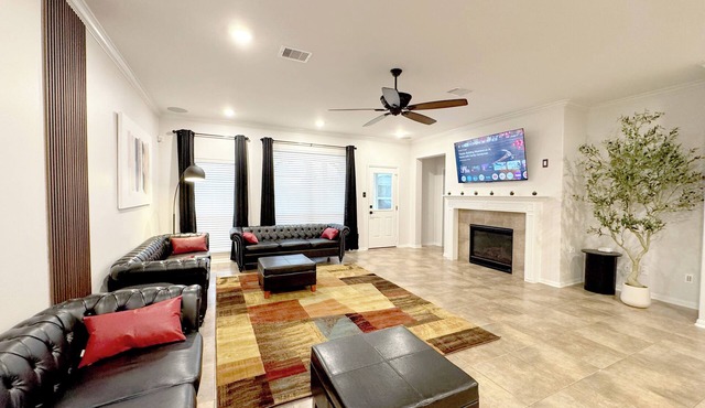 Huge modern 6br house with a game room and a pool!
