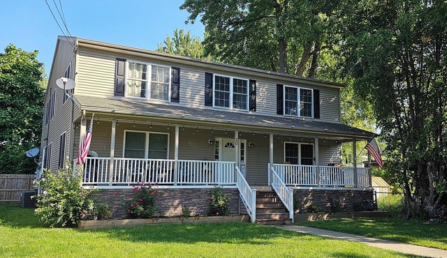 HUGE, Modern Home in ❤️ of WNY Buffalo & Niagara Falls
