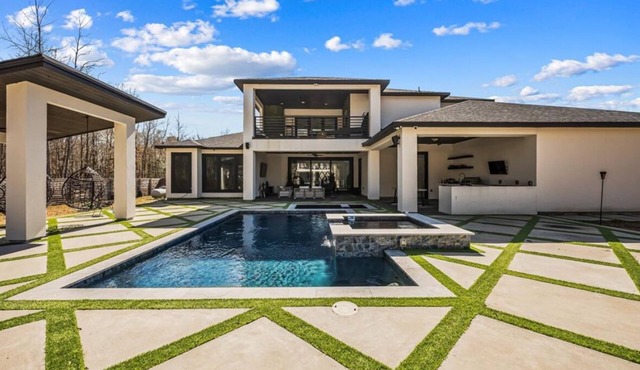 Huge Modern Luxe Oasis with Pool