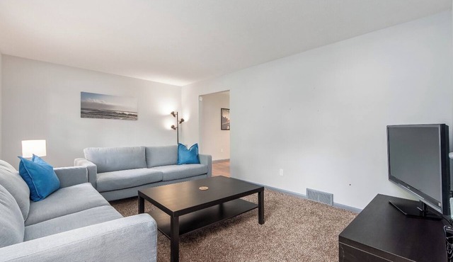 Huge New 4BR/2.5BA home w/big back yard and deck