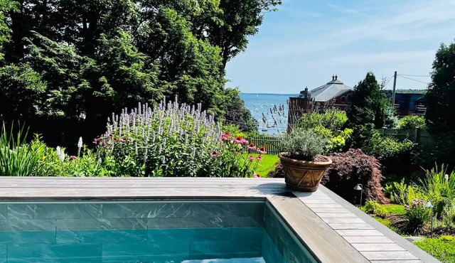 Huge Ocean Front Retreat with Pool Hot Tub Open All Winter