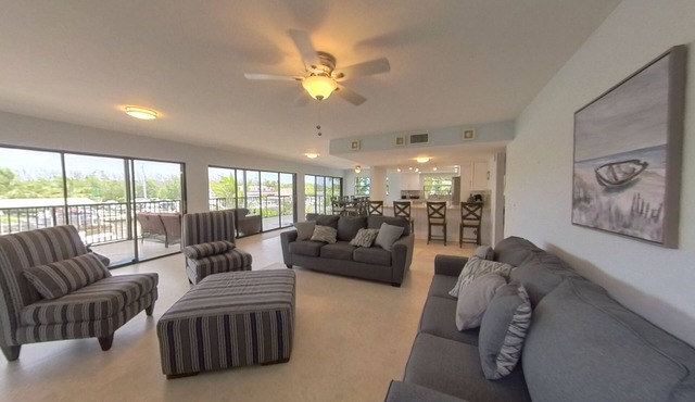 Huge Ocean Side 2/2 with plenty of Dock Space available for rent!