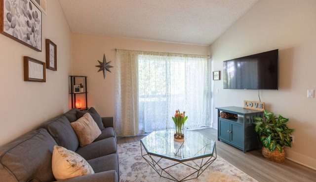 Huge Oceanside 2BR Apartment|King & 2 Queen beds