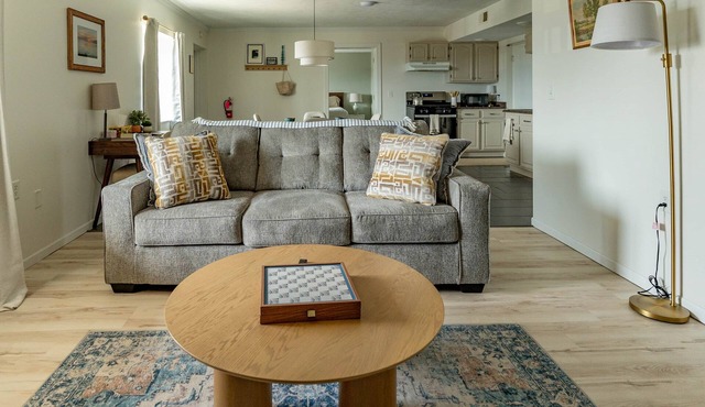 Huge, One Bedroom Apartment w/Balcony
