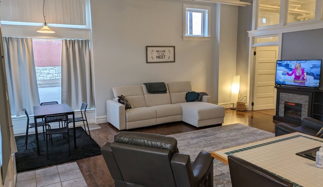 Huge open floor plan Tower Grove Unit!