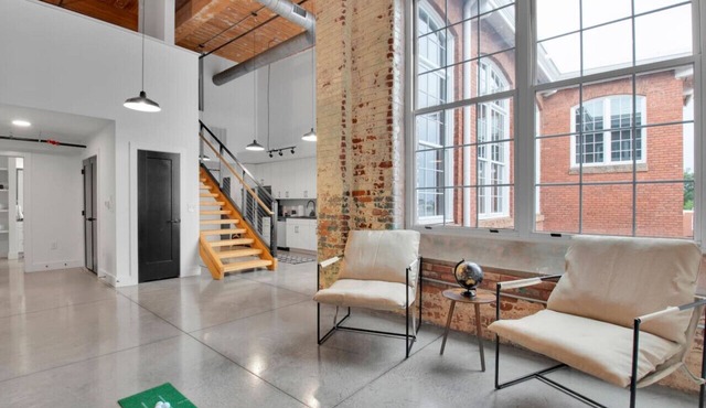 Huge, Open Loft | Arts District | 5 mins to DT GVL