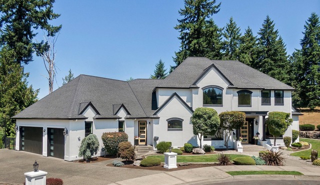 Huge Pacific Northwest entertaining home 30 minutes from SeaTac Airport!