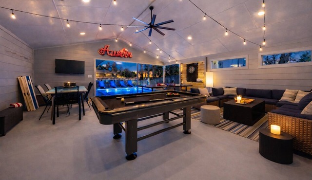 Huge Patio Game Room w/Pool - 18 Beds - Downtown