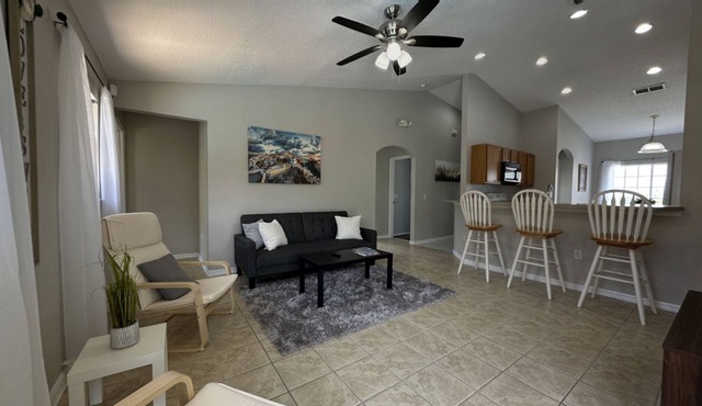 HUGE POOL/LANAI HOUSE-NEAR DISNEY WORLD/THEME PARKS/LAKE/GOLF/SHOPS/WATER PARKS!