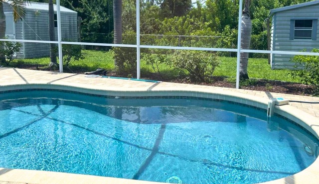 !HUGE POOL/LANAI-BBQ-WASHER/DRYER-NEAR RIVER/BEACH/GOLF/PARKS/SHOPS/RESTAURANTS!
