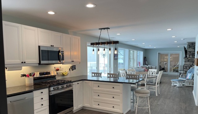 Huge Private Beachfront in Newly Renovated Cottage