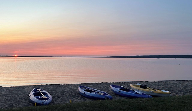 Huge Private Sandy Beach! Sleeps 22! Private Suites! Some Aug/Sept Availability!