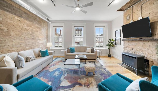 Huge Retrea w Rooftop Deck Stay At Farmers Market