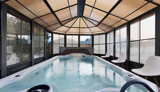 HUGE reunion ctr 30+, 16 BR, 8.5 bath, pets