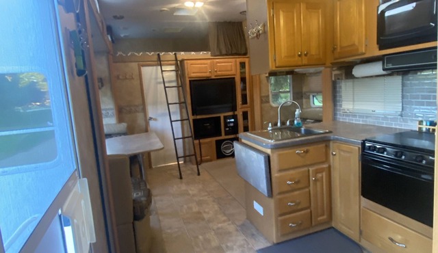 Huge RV in a quiet, country location, Sleeps 8-12.