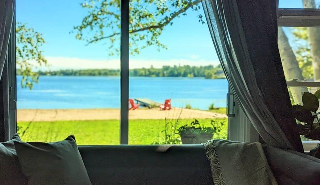 Huge Sandy Beach Cottage - 90 min from GTA