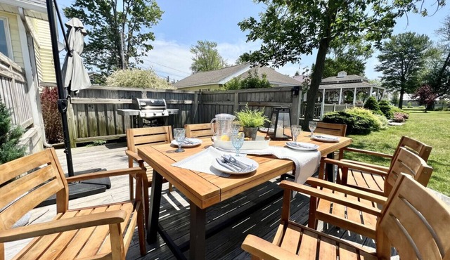 Huge Sandy Pond LAKE HOUSE - Sleeps 14!