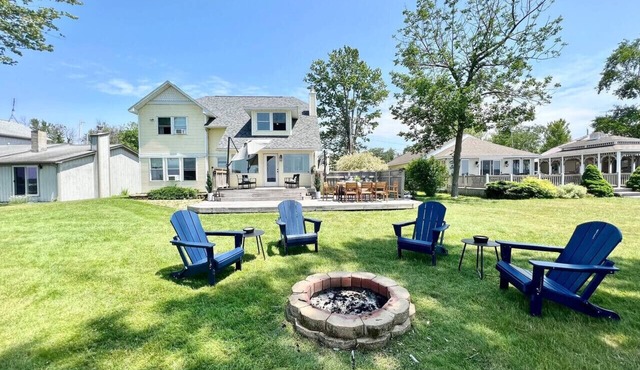 HUGE Sandy Pond LAKE HOUSE & Bunkhouse-Sleeps 18!