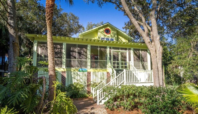 Huge Screened Game Room, Great Outdoor Spaces, Fire Pit & More!