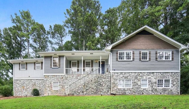 HUGE & Secluded Home ,9 full beds 30min from CITY