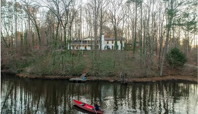 Huge Secluded Lakeside Super Private Gorgeous Retreat