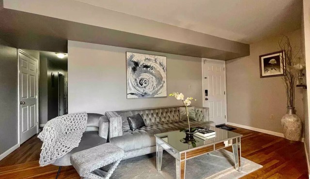 Huge spacious 4 bedroom in Newarkn