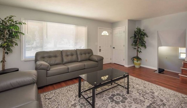 Huge & Spacious 4BR Home in the heart of DSM