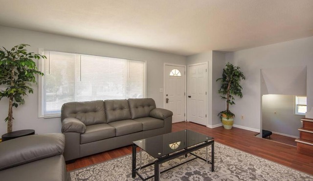 Huge & Spacious 4BR Home in the heart of DSM