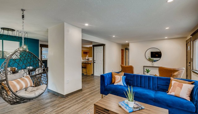 Huge & Stylish 5bd3ba Close to Denver & Boulder! Dog friendly!