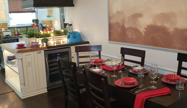 Huge Sunny 4 bd Home Close to LAX Airport, Beaches & Downtown LA