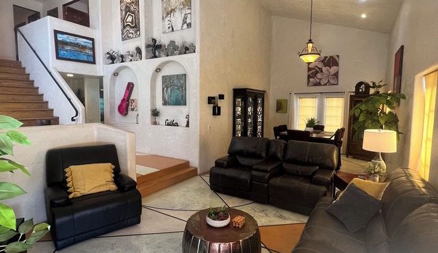 Huge Upscale Alamosa Home with Hot Springs Admission Included for up to 10!