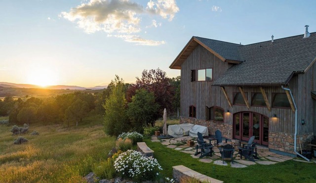 HUGE VIEWS + LUX Finishes Outside Aspen