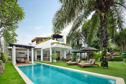 Huge Villa, 7 BEDR Pool Villa, Near Beach & Clubs