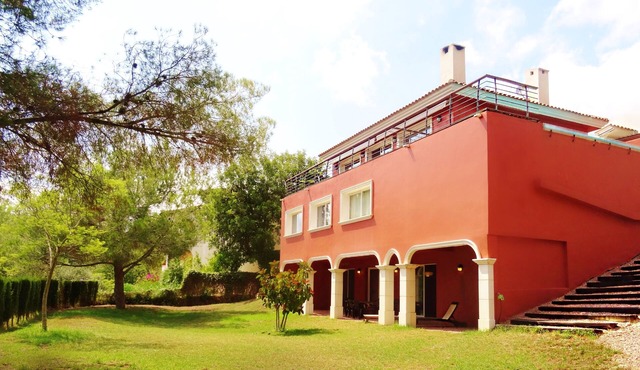 HUGE VILLA, SPORTS AND GAMES ROOM, 5 MINUTES FROM THE SEA, WOODED GARDEN