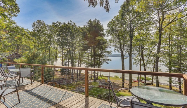 Huge Waterfront Home w/Dock on Lake Wallenpaupack