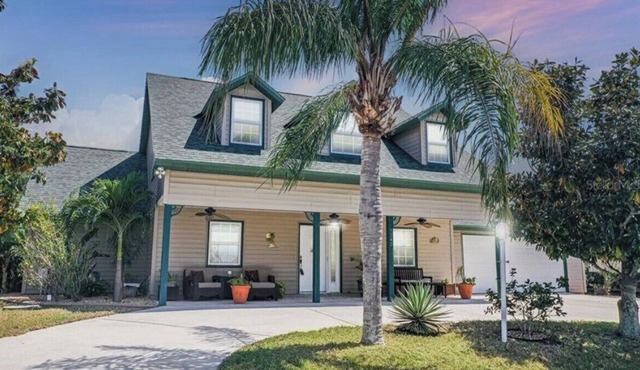HUGE WATERFRONT HOME WITH A POOL, CLOSE TO BEACHES &FAMOUS WARM MINERAL SPRINGS!