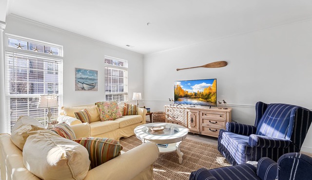 Huge well decorated townhouse in 5 Points Four + bedrooms and Two Living areas.