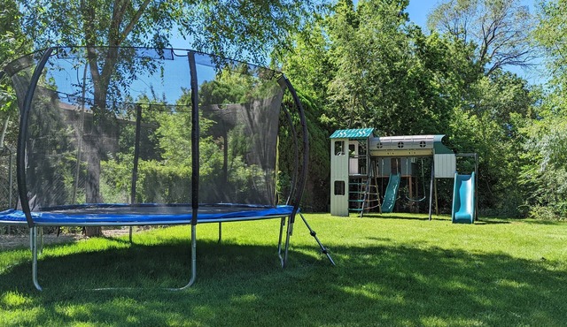 Huge Yard. Hot Tub. Playground. Trampoline.