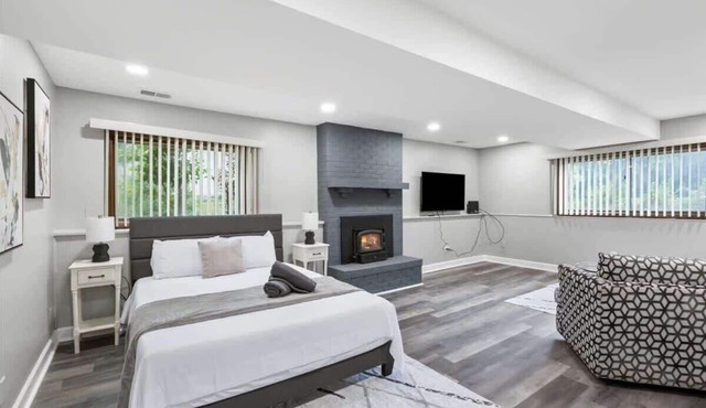 Huge Yard + Patio + King | LCP Collection