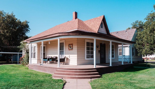 Huge Yard & Pet Friendly! Walking Distance to Main Street - Historic Home