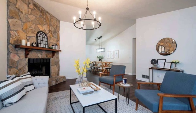 Huge Yard/Pool Table/Double Decks 5beds/3Ba