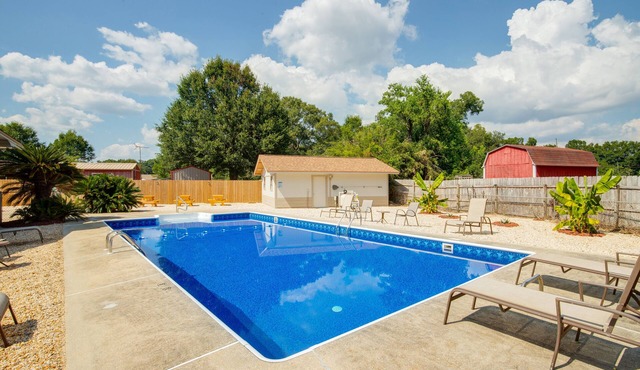 HUGH PRIVATE POOL - Game/Fitness room, close to popular attractions and beach!