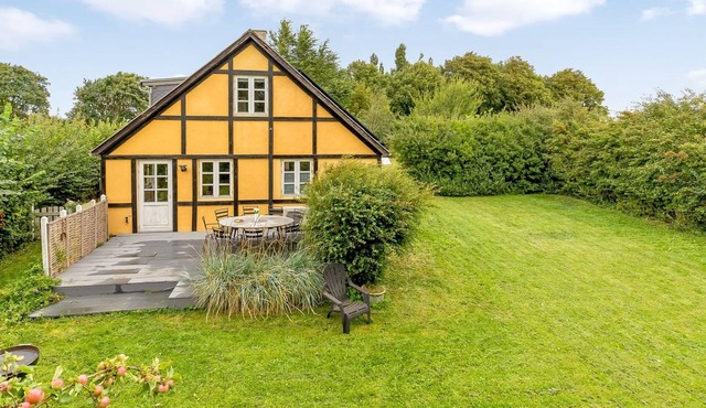 "Hughlek" - 1.5km from the sea by Interhome