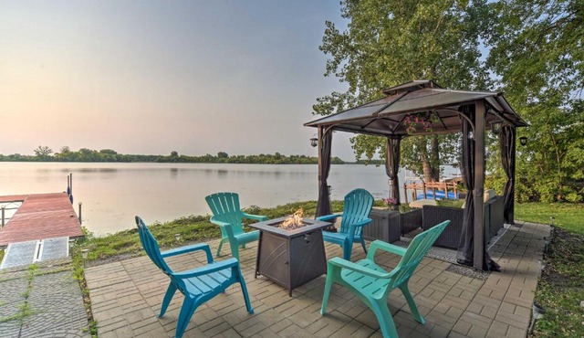 Hugo Home, Direct Lake Access and Private Dock!