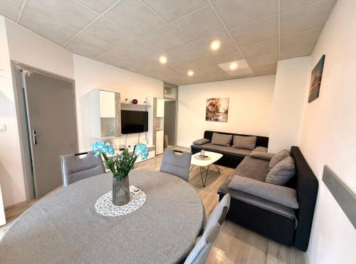Hugo s home, apartman blizu bazena i bolnice
