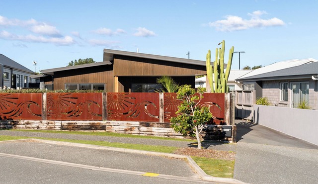 Hugo's - Your home at the beach